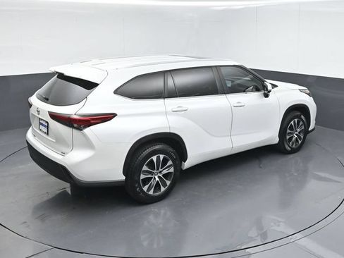 Used 2023 Toyota Highlander XLE FWD image 44