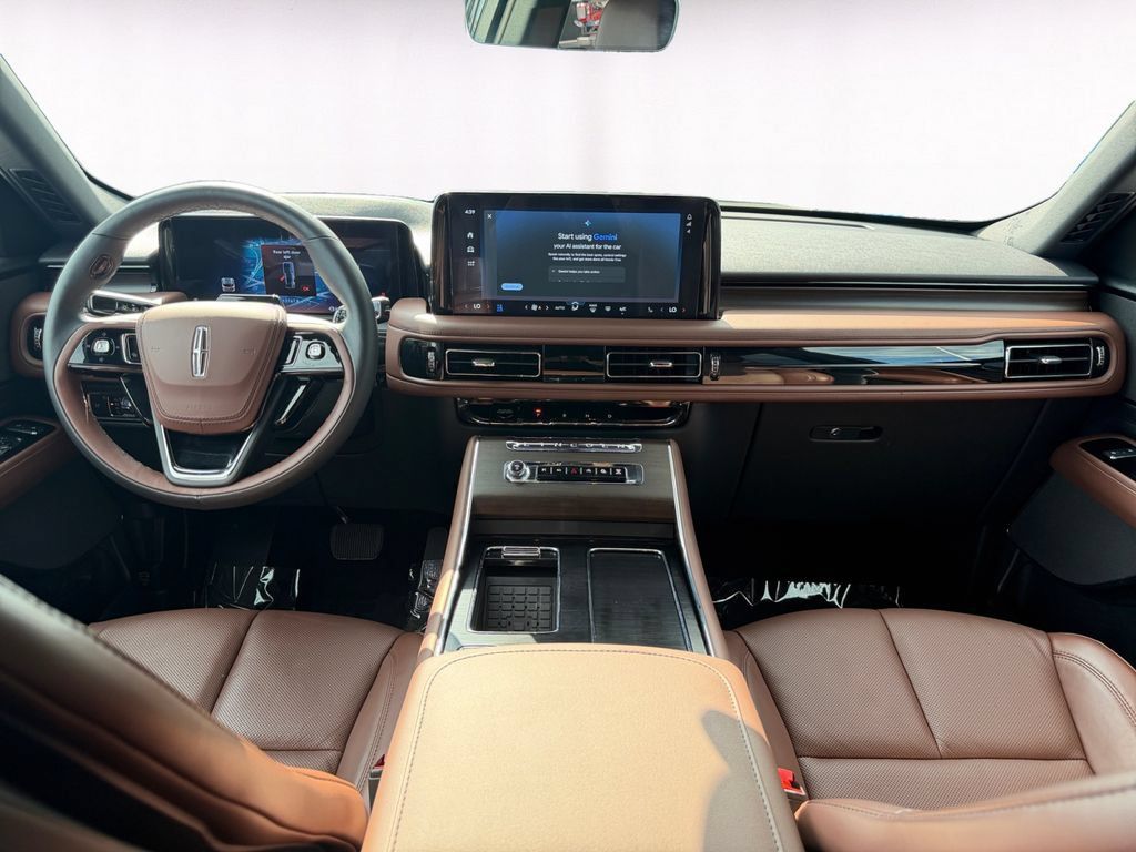 Used 2025 Lincoln Aviator Reserve w/ Jet Appearance Package AWD/4WD image 10