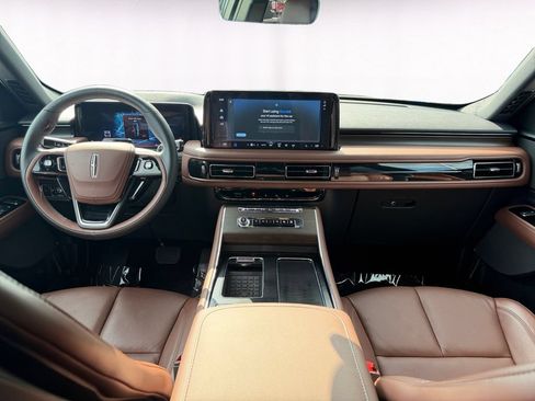 Used 2025 Lincoln Aviator Reserve w/ Jet Appearance Package AWD/4WD image 10