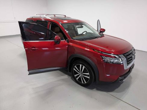 Used 2023 Nissan Pathfinder Platinum AWD/4WD image 16