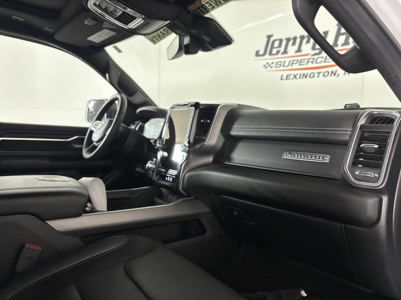 Used 2026 RAM 1500 Laramie AWD/4WD image 35