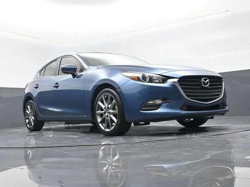 Used 2018 MAZDA MAZDA3 Touring image 17