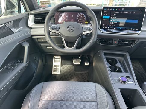 New 2025 Volkswagen Tiguan SE R-Line image 13