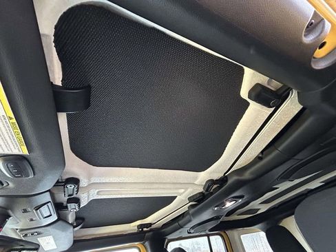 Used 2018 Jeep Wrangler Unlimited Sahara image 11