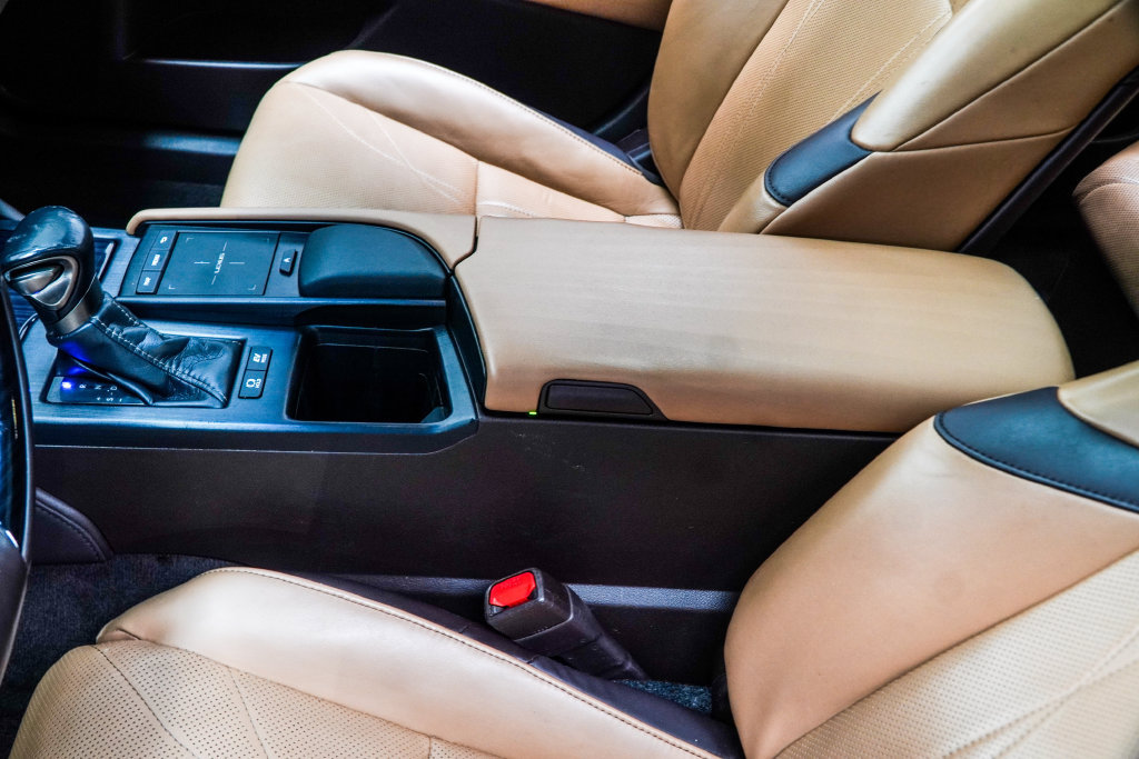 Used 2020 Lexus ES 300h Ultra Luxury FWD image 22