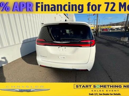 New 2026 Chrysler Pacifica Select image 5