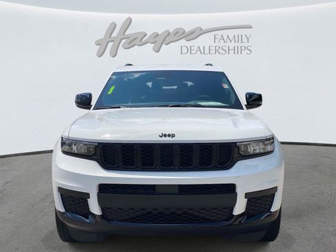 Used 2024 Jeep Grand Cherokee L Altitude RWD image 10