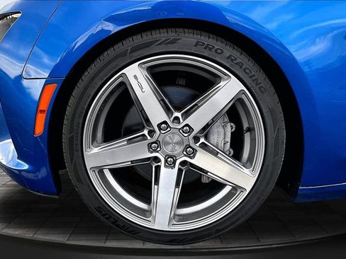 Used 2018 Chevrolet Camaro SS RWD image 9