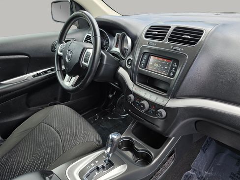 Used 2019 Dodge Journey SE w/ Connectivity Group FWD image 29