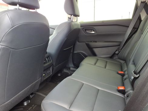 Used 2025 Nissan Rogue SL w/ SL Premium Package image 7