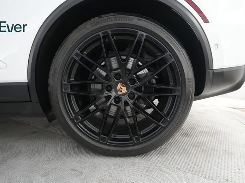 Used 2024 Porsche Macan 4 Electric AWD/4WD image 9