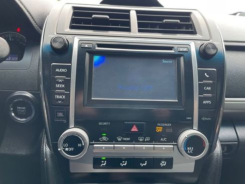 Used 2012 Toyota Camry SE w/ Leather Pkg FWD image 22