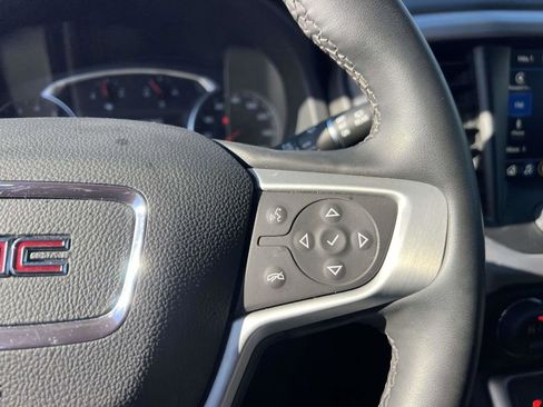 Used 2023 GMC Acadia SLT w/ Preferred Package image 32