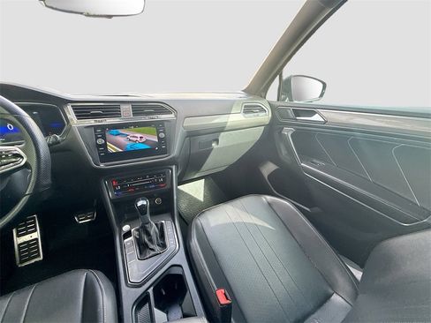 Used 2022 Volkswagen Tiguan SE R-Line image 25