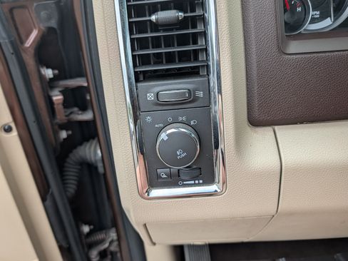 Used 2015 RAM 1500 Laramie w/ Convenience Group AWD/4WD image 16