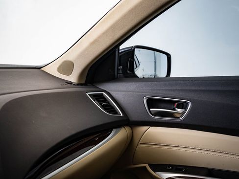 Certified 2018 Acura TLX w/ Technology Package image 32