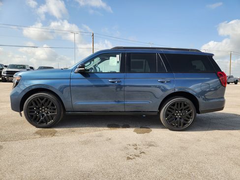 New 2027 Ford Expedition Platinum w/ Stealth Performance Package AWD/4WD image 3