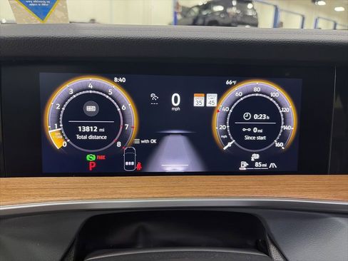 Used 2025 Volkswagen Tiguan SEL R-Line AWD/4WD image 8