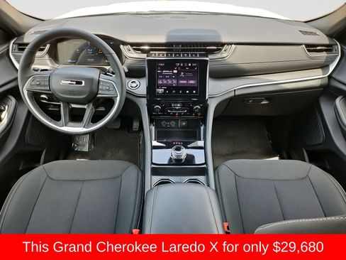 Used 2025 Jeep Grand Cherokee Laredo X w/ Luxury Tech Group I RWD image 16