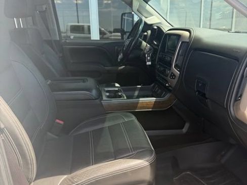 Used 2017 GMC Sierra 2500 Denali w/ Duramax Plus Package AWD/4WD image 18