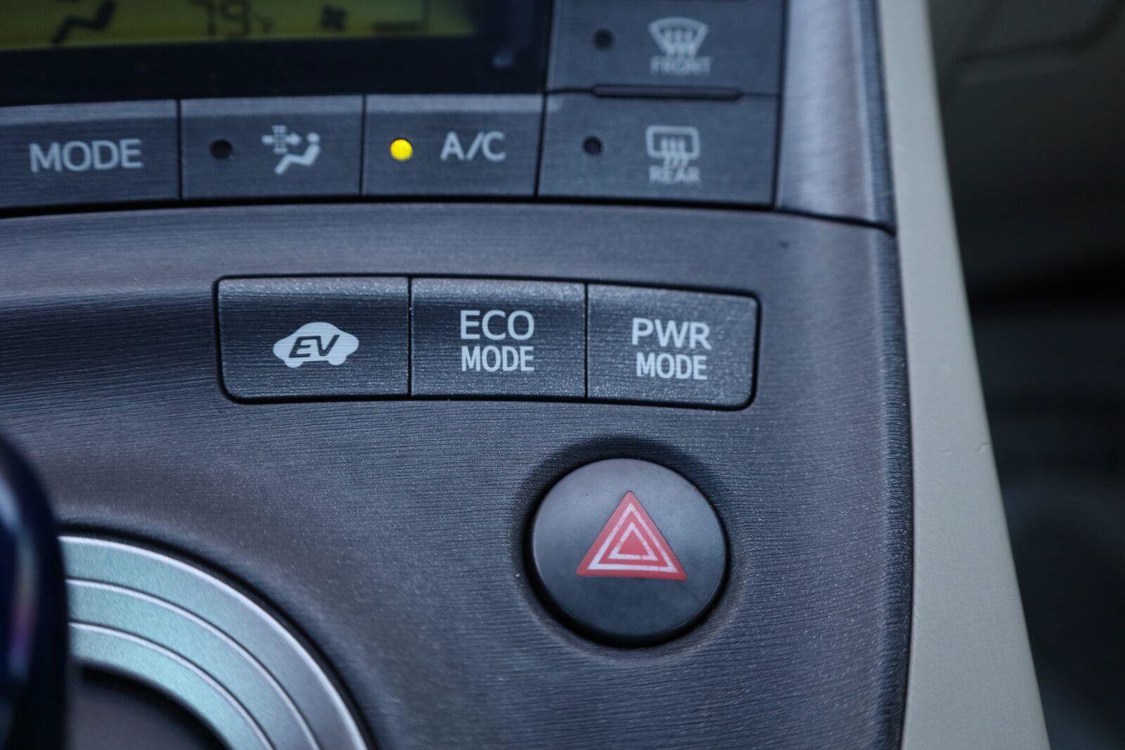 Used 2010 Toyota Prius Four w/ Solar Roof Pkg FWD image 36
