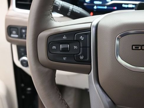 Used 2024 GMC Yukon Denali w/ Advanced Technology Package AWD/4WD image 12