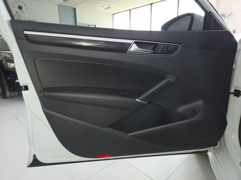 Used 2019 Volkswagen Passat 2.0T SE R-Line FWD image 13