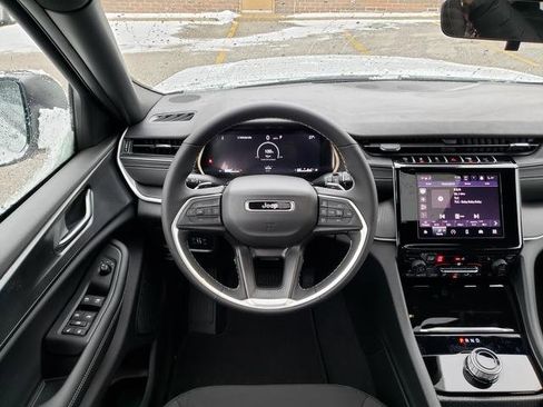 New 2025 Jeep Grand Cherokee Laredo X w/ Luxury Tech Group I image 9