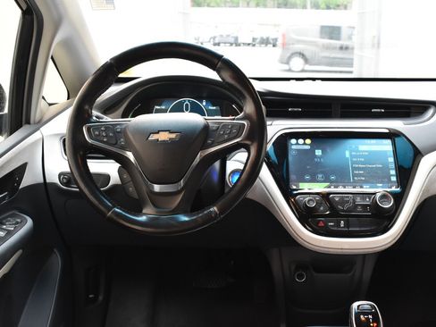 Used 2020 Chevrolet Bolt Premier w/ Infotainment Package FWD image 24