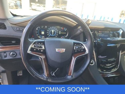 Used 2019 Cadillac Escalade Luxury image 3