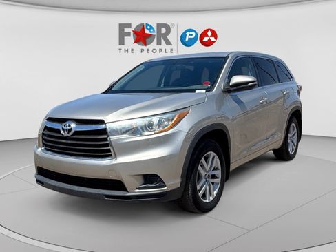 Used 2016 Toyota Highlander LE AWD/4WD image 1