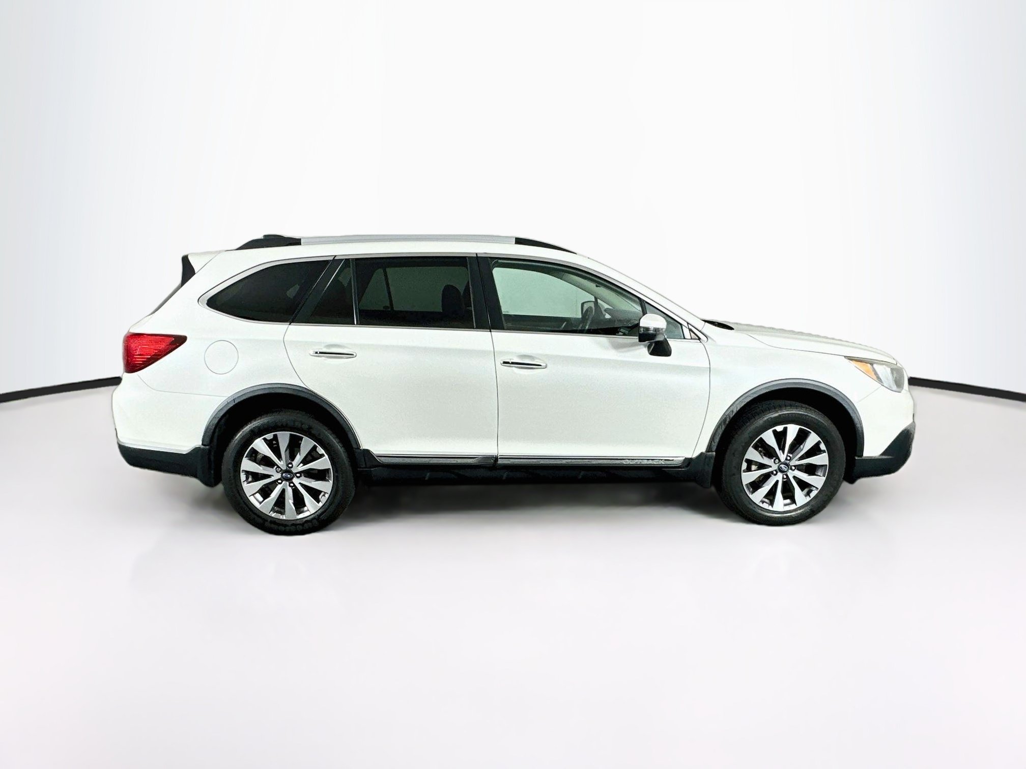 Used 2017 Subaru Outback 2.5i Touring AWD/4WD image 10