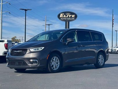 Used 2023 Chrysler Pacifica Touring-L