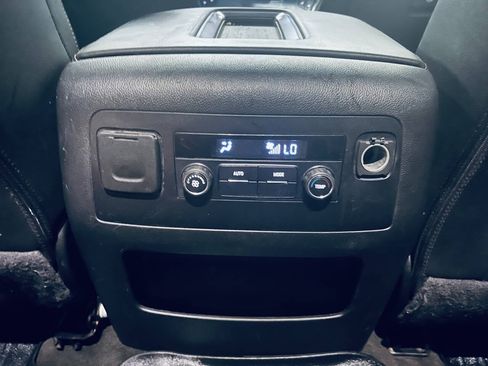 Used 2018 Chevrolet Suburban LT AWD/4WD image 37