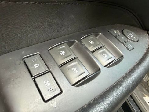 Used 2019 Cadillac Escalade Luxury image 9