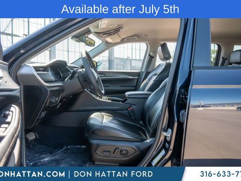 Used 2023 Jeep Grand Cherokee L Limited AWD/4WD image 5
