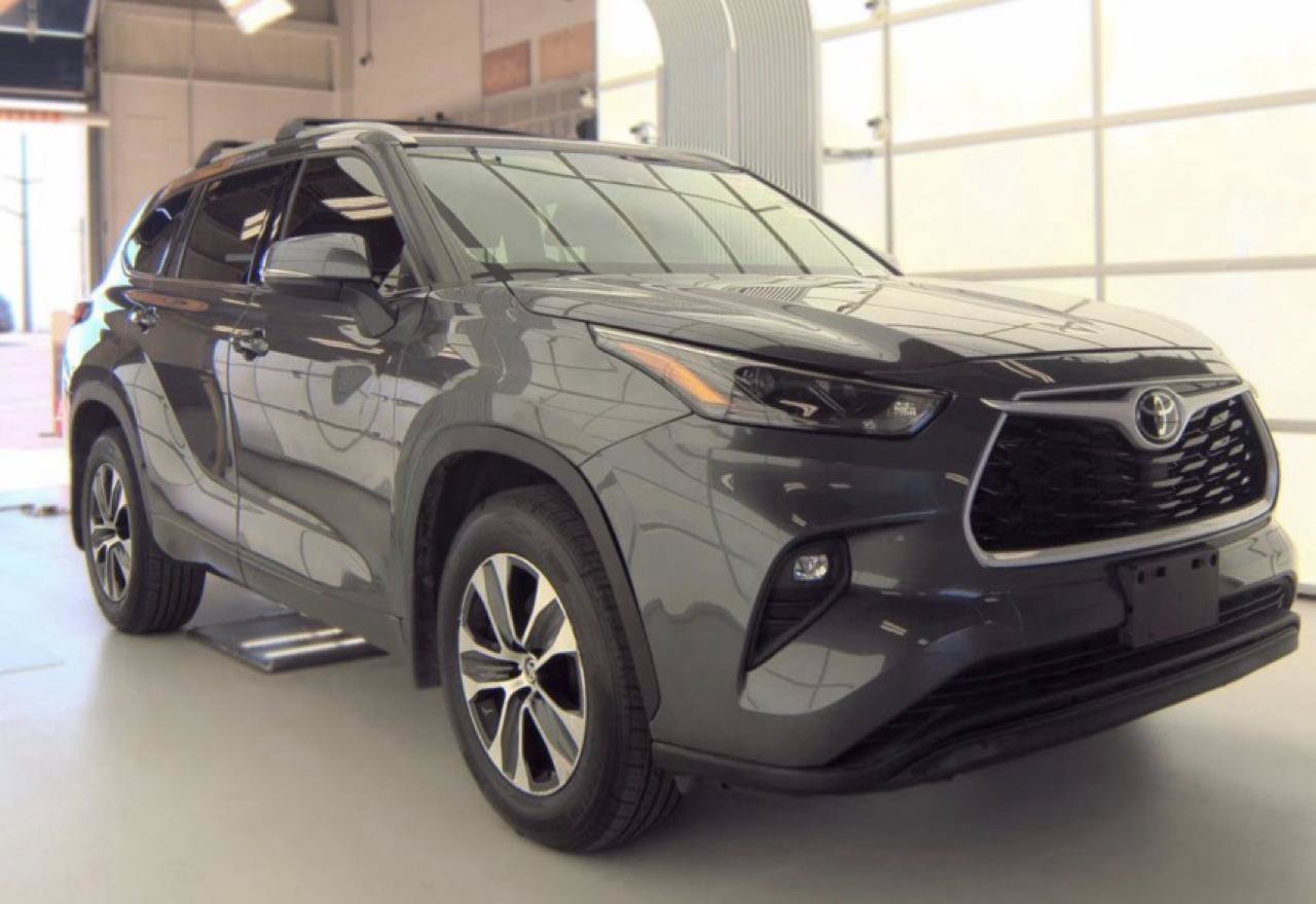 Used 2022 Toyota Highlander XLE AWD/4WD image 5