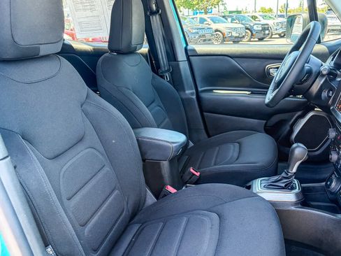 Used 2022 Jeep Renegade Latitude AWD/4WD image 15