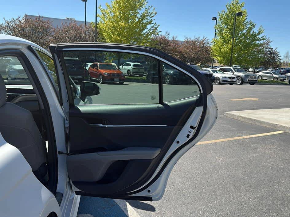 Used 2018 Toyota Camry SE w/ Protection Package (Q2) FWD image 16