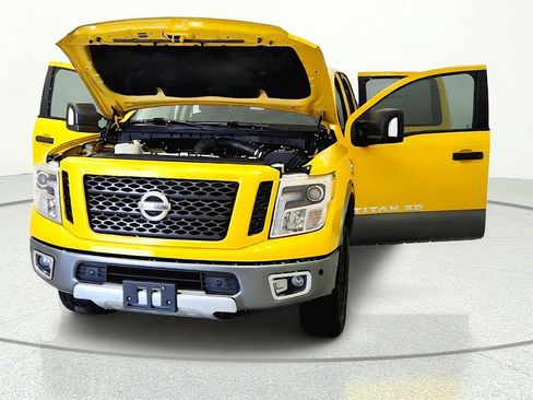 Used 2017 Nissan Titan PRO-4X w/ Pro-4x Convenience Package AWD/4WD image 8
