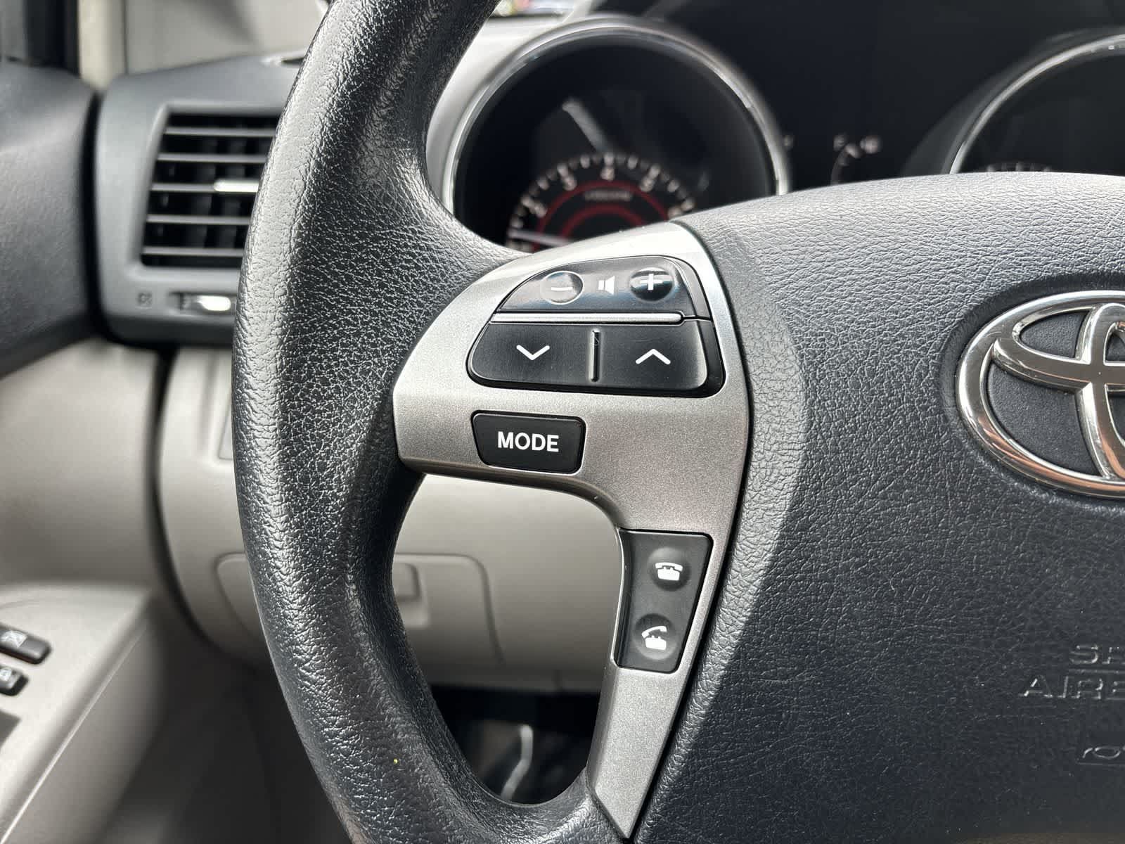 Used 2013 Toyota Highlander 4WD w/ Cold Weather Pkg image 14