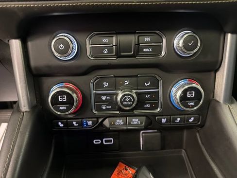 Used 2023 GMC Yukon XL SLT w/ SLT Luxury Package AWD/4WD image 20