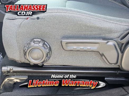 Used 2025 Jeep Wrangler Unlimited Sahara AWD/4WD image 40