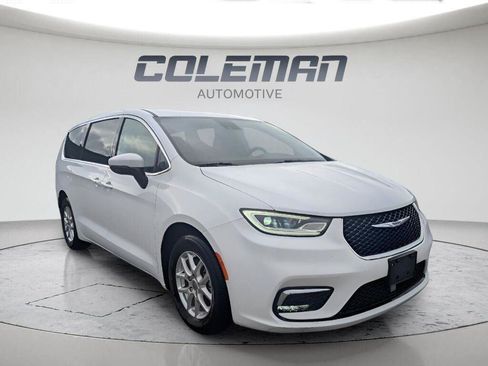 Used 2023 Chrysler Pacifica Touring-L FWD image 25