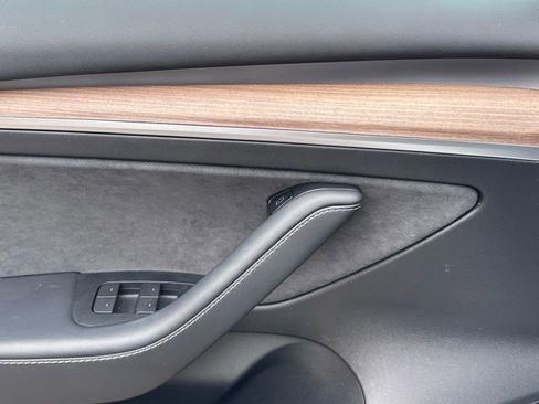 Used 2023 Tesla Model Y Long Range image 18