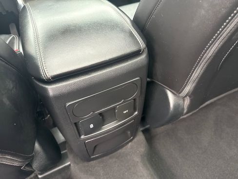 Used 2023 Ford Explorer XLT w/ Equipment Group 202A AWD/4WD image 18