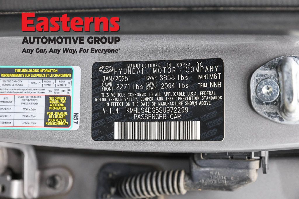 Used 2025 Hyundai Elantra SEL FWD image 39