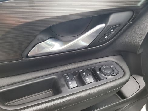 Used 2024 GMC Terrain SLE FWD image 18