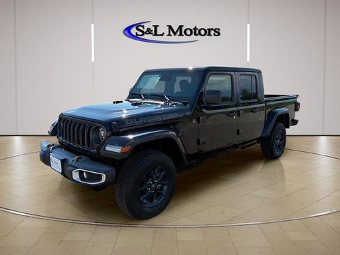 New 2026 Jeep Gladiator Sport AWD/4WD image 3