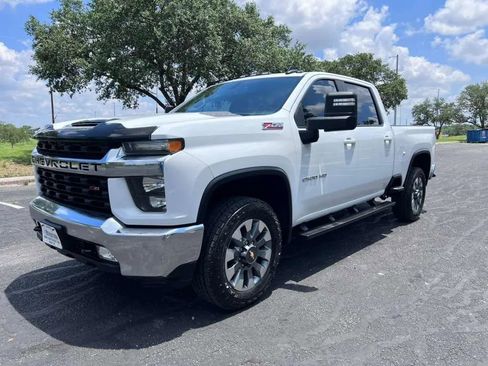 Used 2022 Chevrolet Silverado 2500 LT w/ Convenience Package AWD/4WD image 3